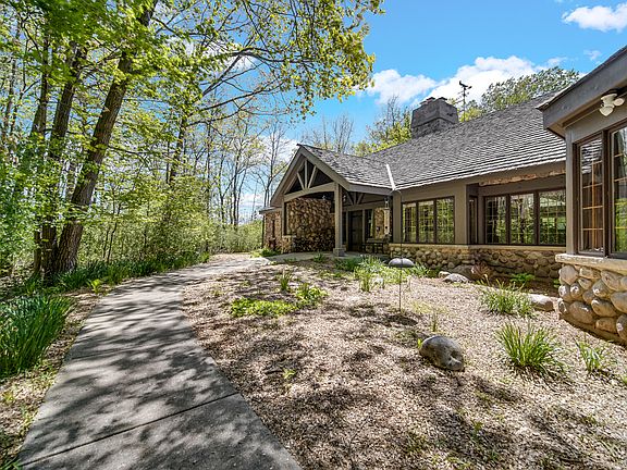 2nd image of 27250 N Meadowoods Ln