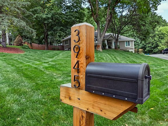 2nd image of 3945 Hillcrest Way