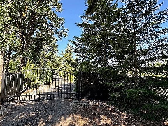 GATED DRIVEWAY