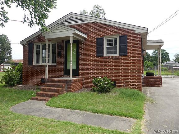 2nd image of 211 Clinton St