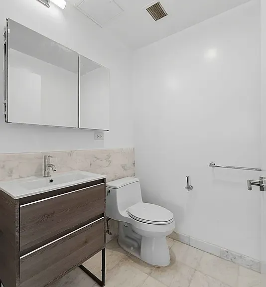 49 E 34th St #18C — Photo 7