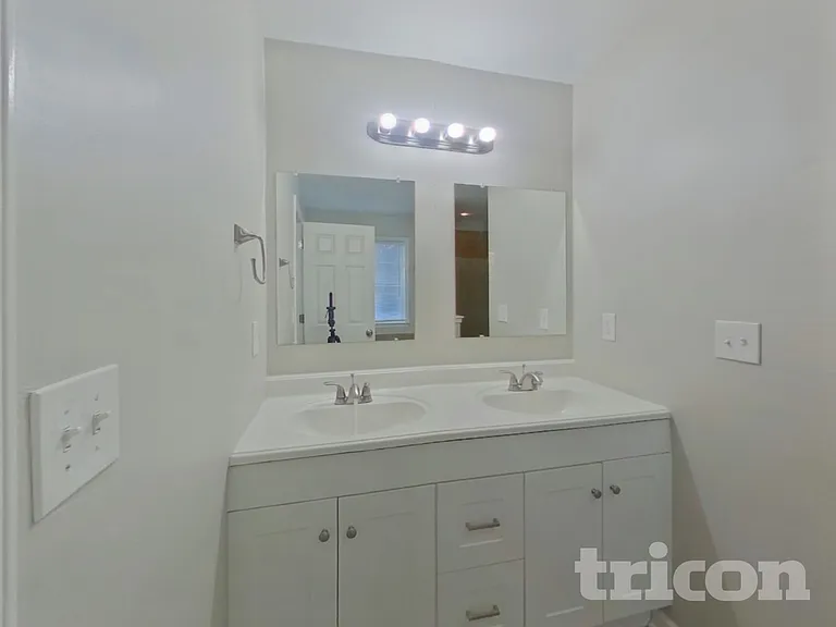 432 Rolling Stream Dr — Photo 8
