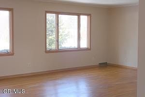 4th image of 4070 Kioka Ave