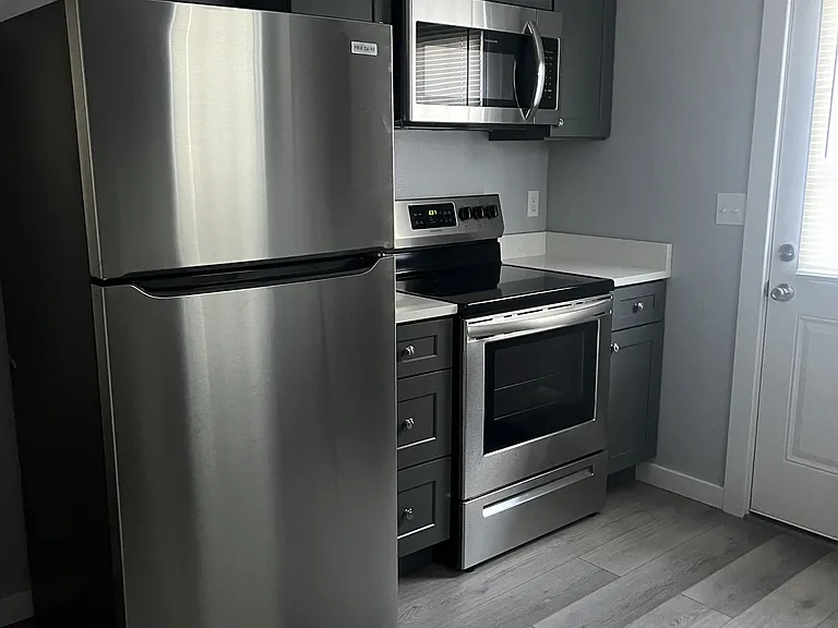 325 E Daugherty St — Photo 3