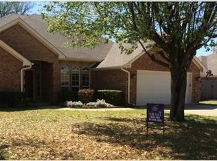709 Crystal Ln, Hurst, TX 76054