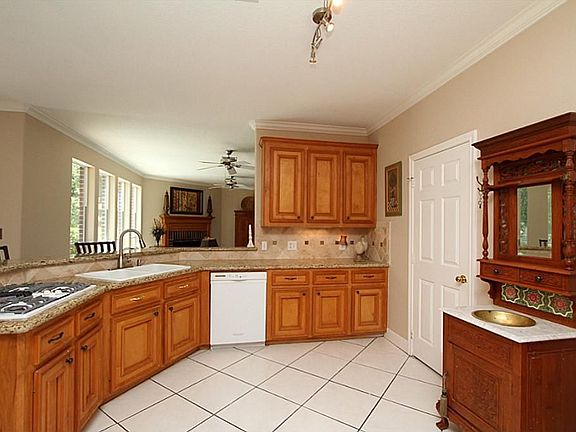 3rd image of 104 Central Trace Dr