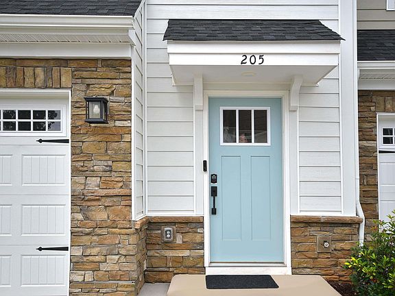 4th image of 205 Lograto Ln