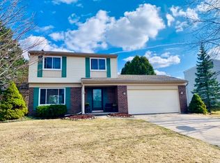 148 Arlington Dr, Rochester Hills, MI 48307