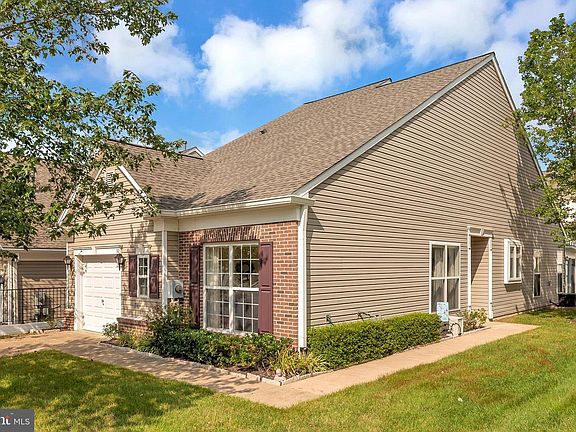 4th image of 30 Fawn Ln