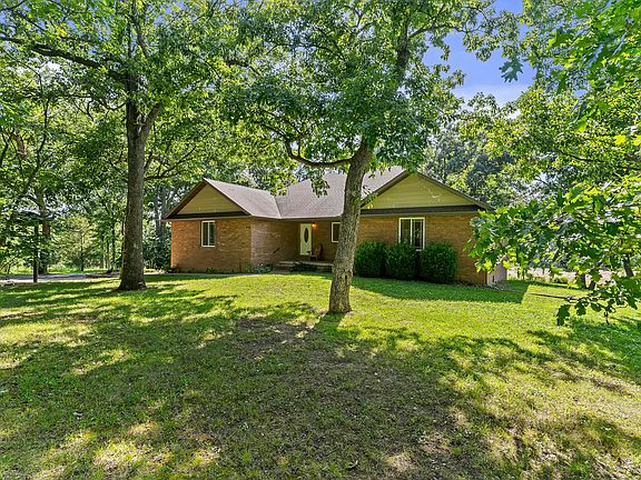 3rd image of 414 E Hughes Road