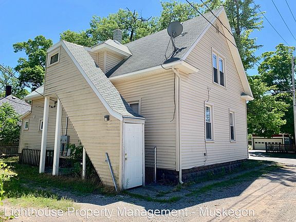 3rd image of 204 W Larch Ave #2