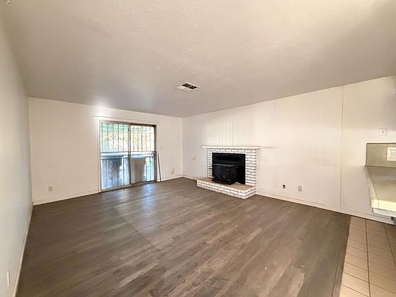 4th image of 370 Lindale St