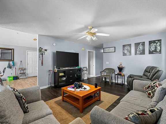 4th image of 1418 Heather Way