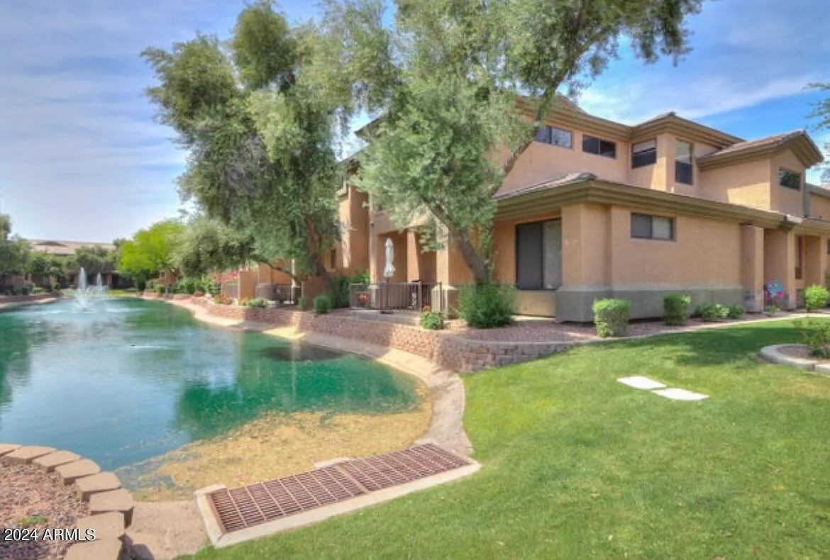 3 bed, 2.5 bath, 1708 sqft, $2,595 — Photo 3
