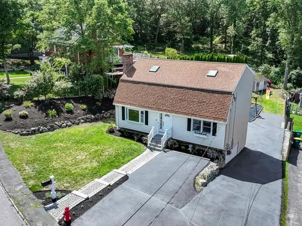 21 Sylvanus Wood Ln, Woburn, MA 01801
