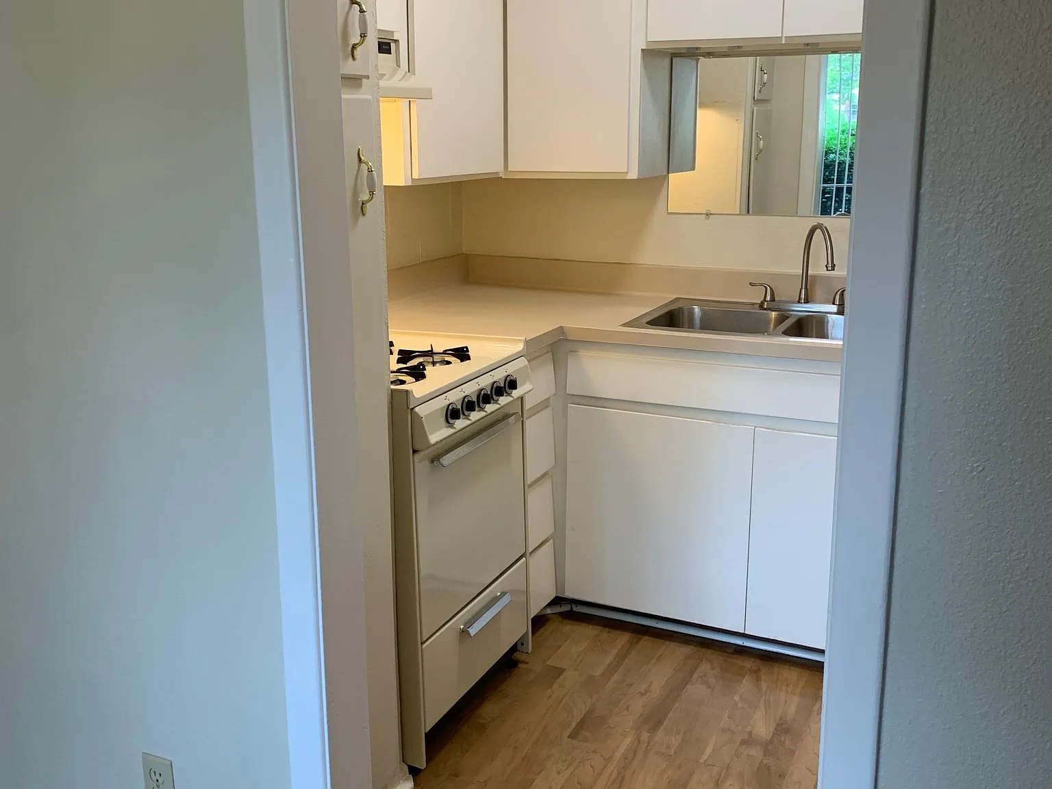 334 E Polk St — Photo 4