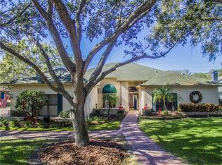 10032 Oaks Ln, Seminole, FL 33772