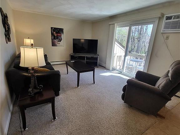 2nd image of 400 New River Rd APT 704