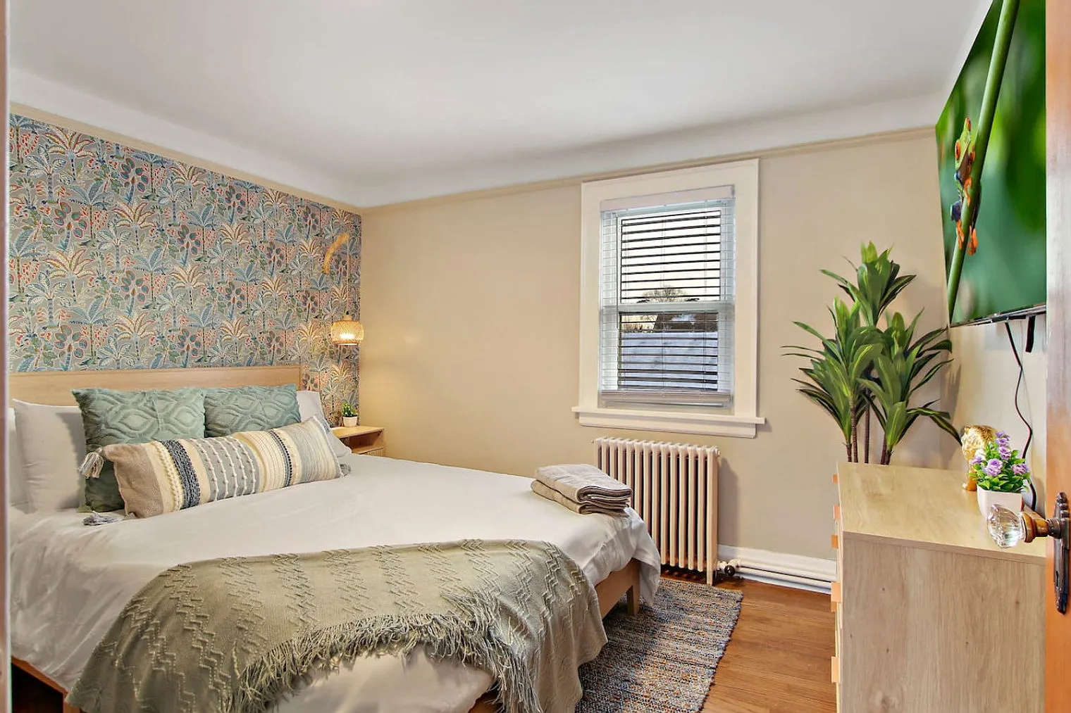 3 bed, 1.0 bath, $2,697 — Photo 2