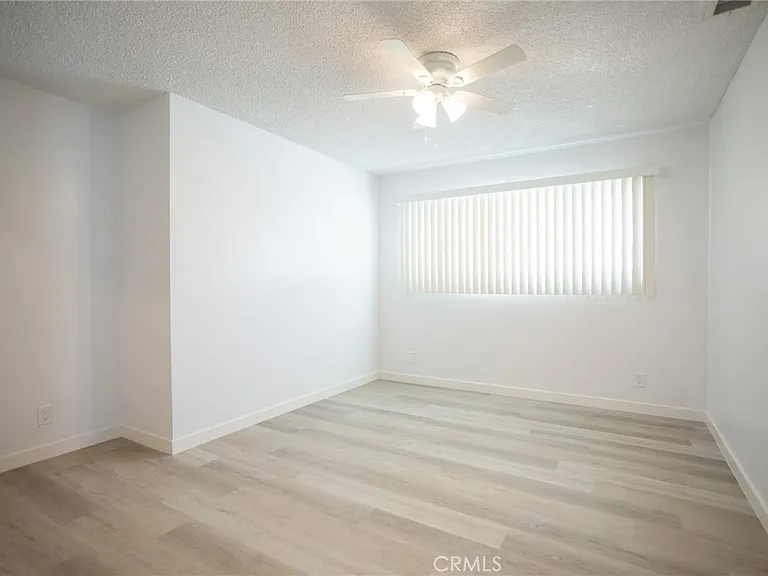 11801 Rexford Rd — Photo 17