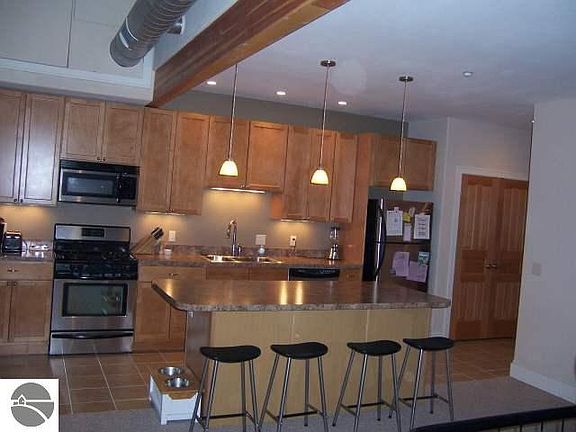 4th image of 800-320 Cottageview Dr