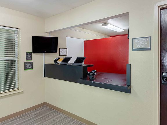 Lobby and Guest Check-in