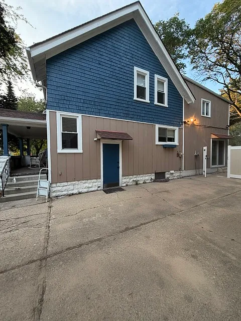 3 bed, 2500 sqft, $3,200 — Photo 3