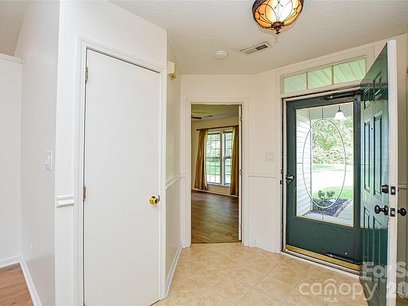 2nd image of 3300 Braefield Dr