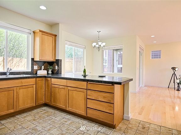 5th image of 2542 NE Kirkwood Pl