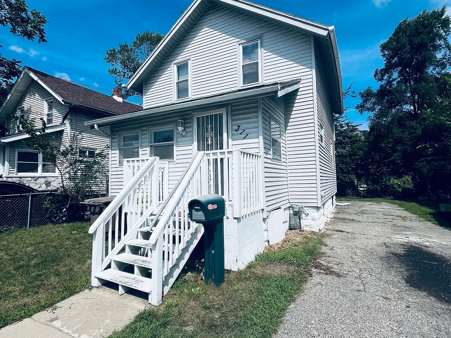 3 bed, 1250 sqft, $1,300 — Photo 1