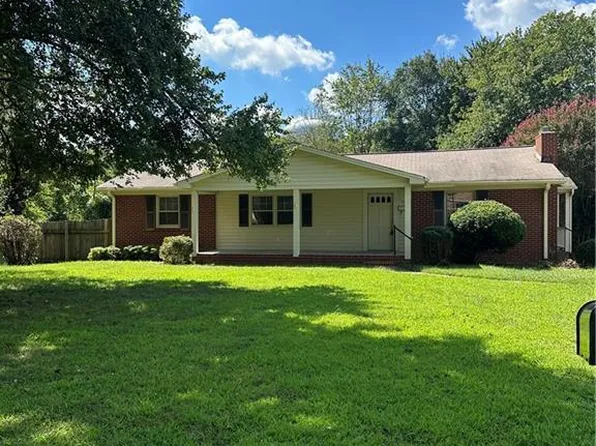 1472 Brookwood Dr, Winston Salem, NC 27106