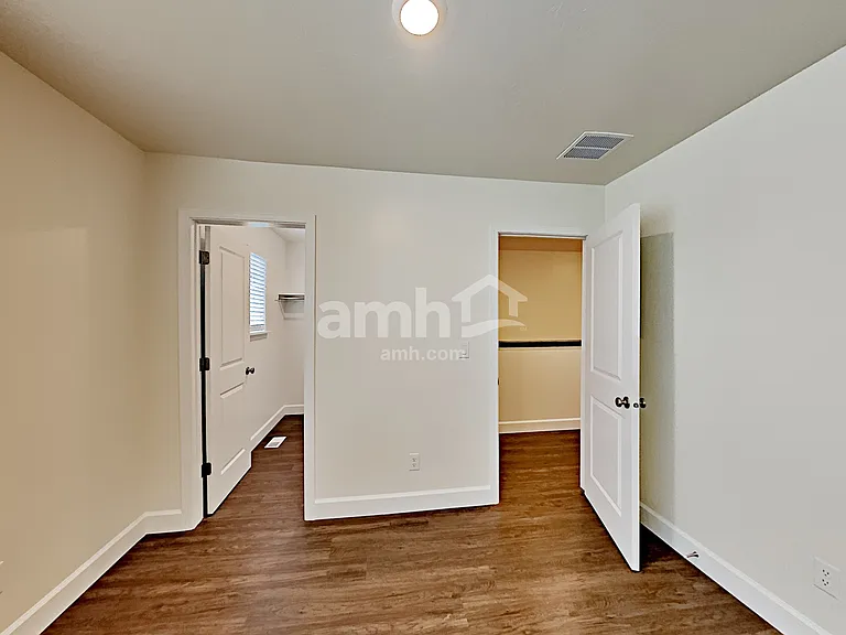 819 Grover Ct — Photo 16
