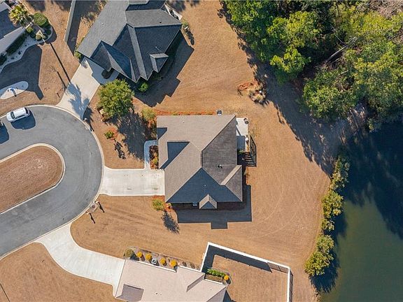 2nd image of 156 Sweetwater Blvd