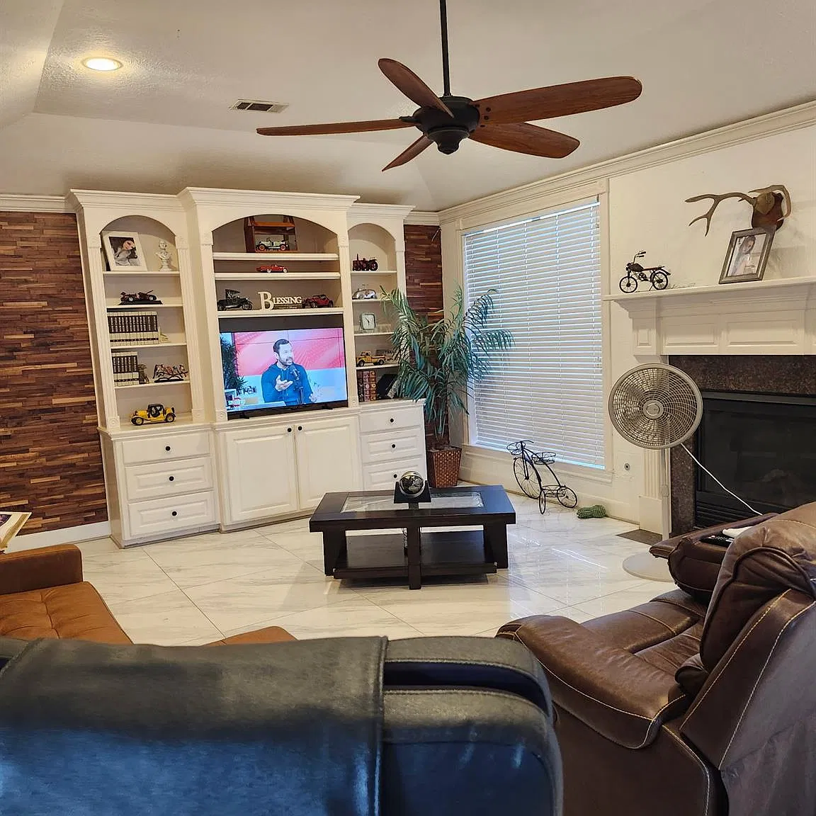 3 bed, 5.0 bath, 3200 sqft, $3,200 — Photo 3
