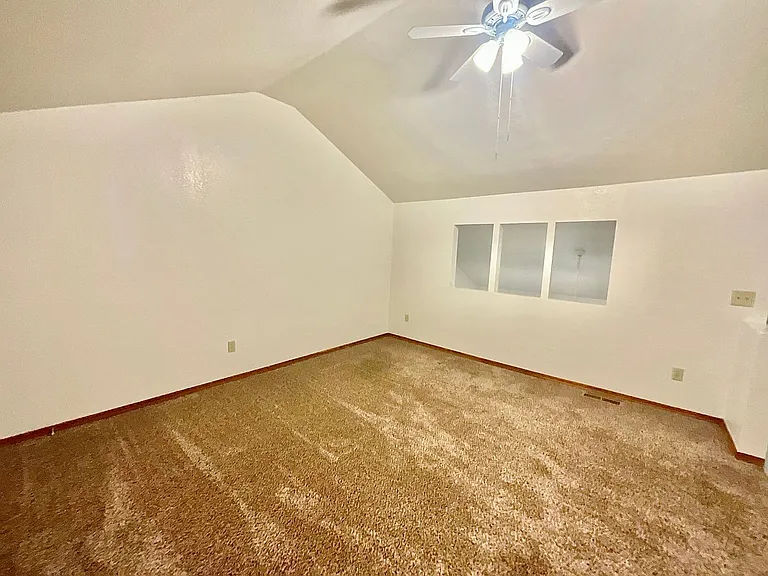 1901 E Lindsey St — Photo 56