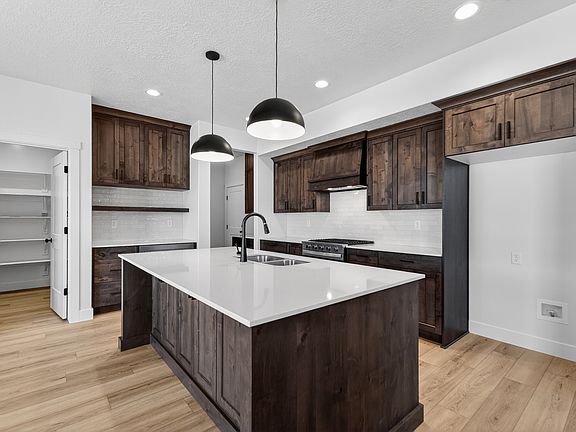 3rd image of 70 W Glen Way