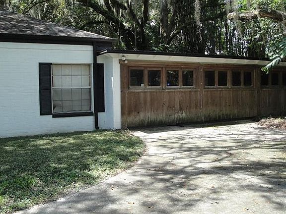 3rd image of 556 Brookwood Ln