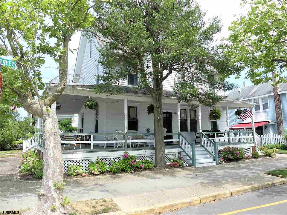1st image of 401 1st St