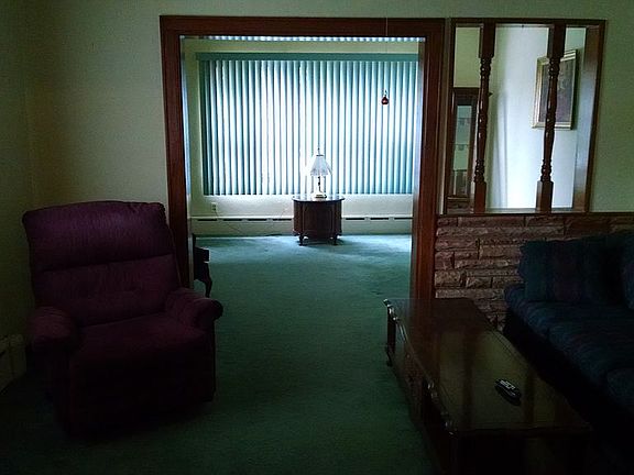 1st Floor TV and Living Room