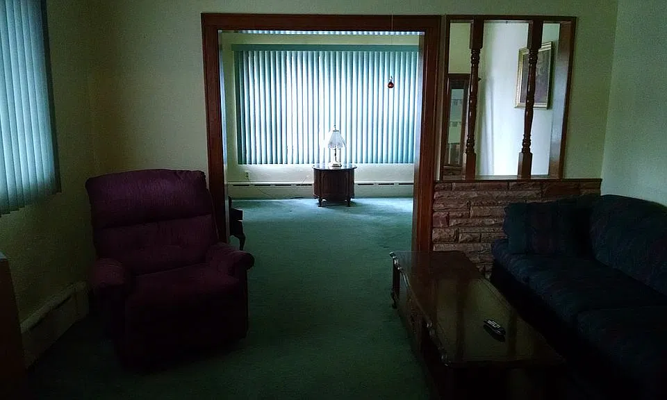 1st Floor TV and Living Room