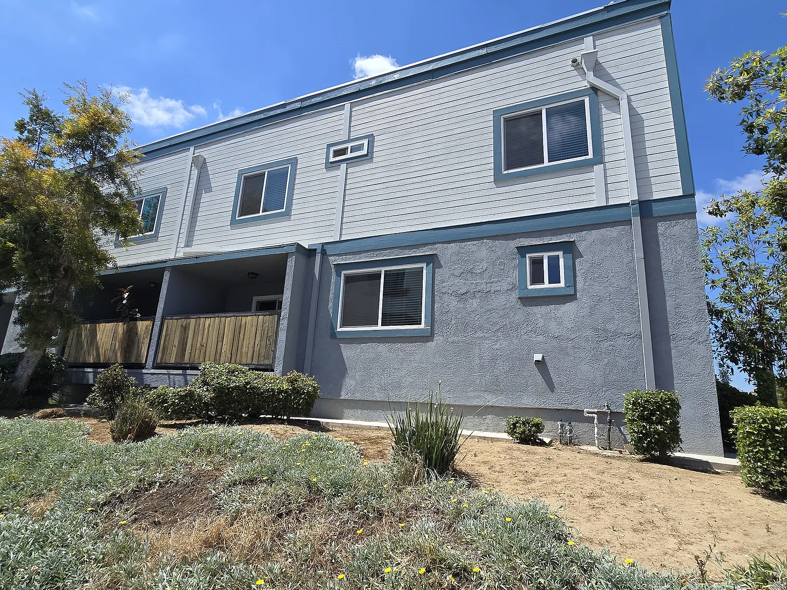 3 bed, 1200 sqft, $3,150 — Photo 1