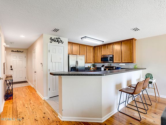 3rd image of 823 BLACK CHERRY Drive S