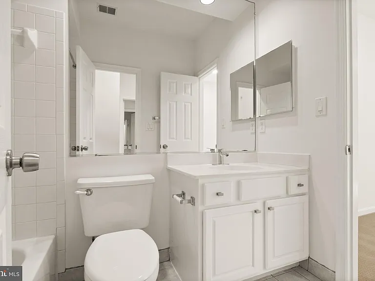 1324 Garden Wall Cir #305 — Photo 25