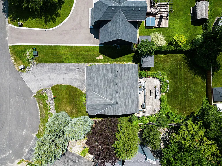 104 Lauries Ct — Photo 36