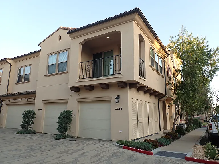 1112 El Paseo — Photo 1