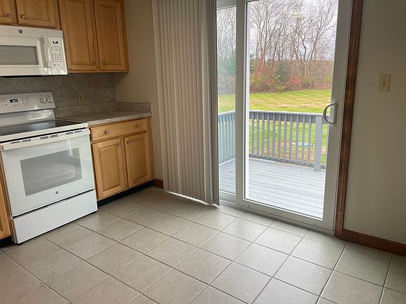 5th image of 108 Elm St APT 2