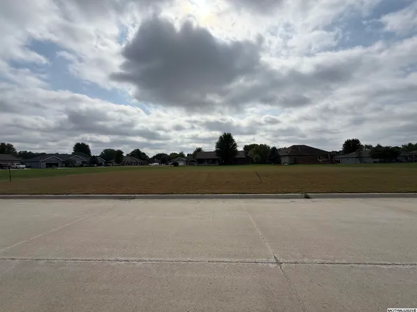 245 Sumac Rd, Mason City, IA 50401