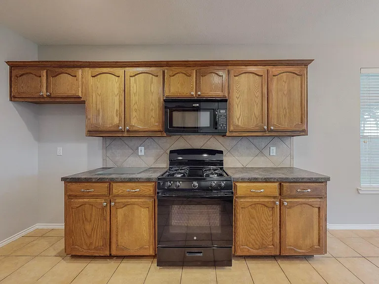 4134 Petersburg Dr — Photo 10