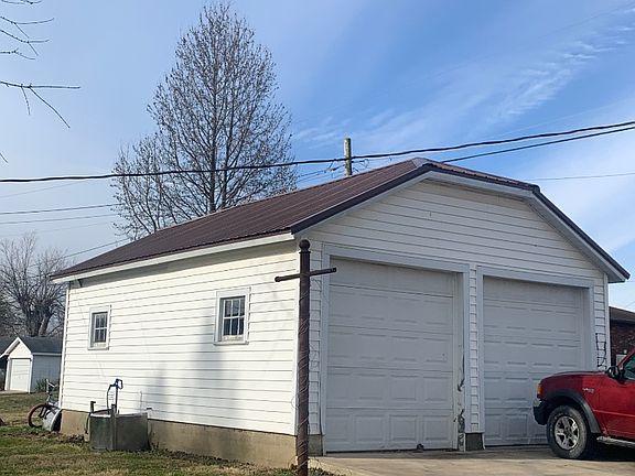 3rd image of 413 E 7th St