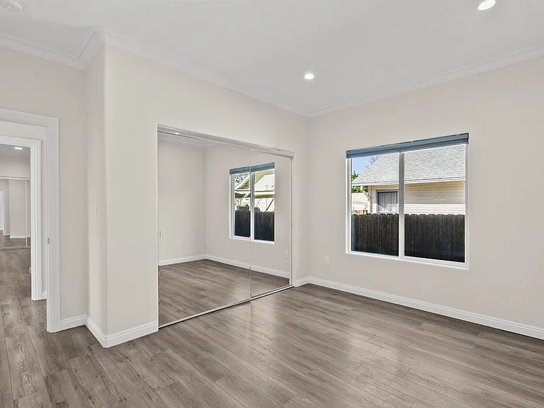 6715 Cedros Ave — Photo 13